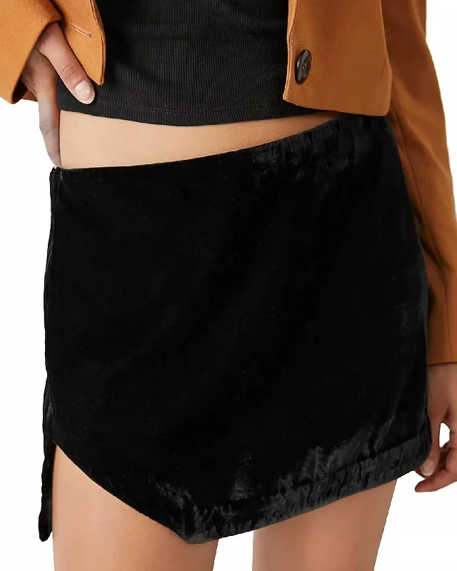 Annalise Velvet Mini Skirt In Black